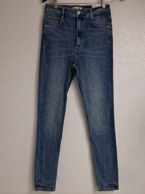NWT Zara Sculpt High Rise Jeans    Size 6